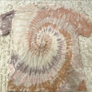 Neutral oversized tie die tee shirt.